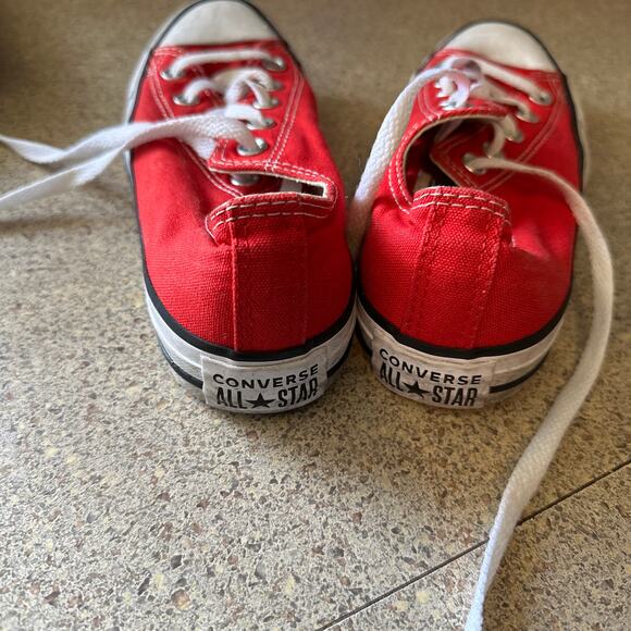 Converse red sneakers women’s size 6 - Picture 4 of 4